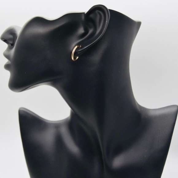 Caitlyn Gold Hoop earrings - Picture 3 of 3